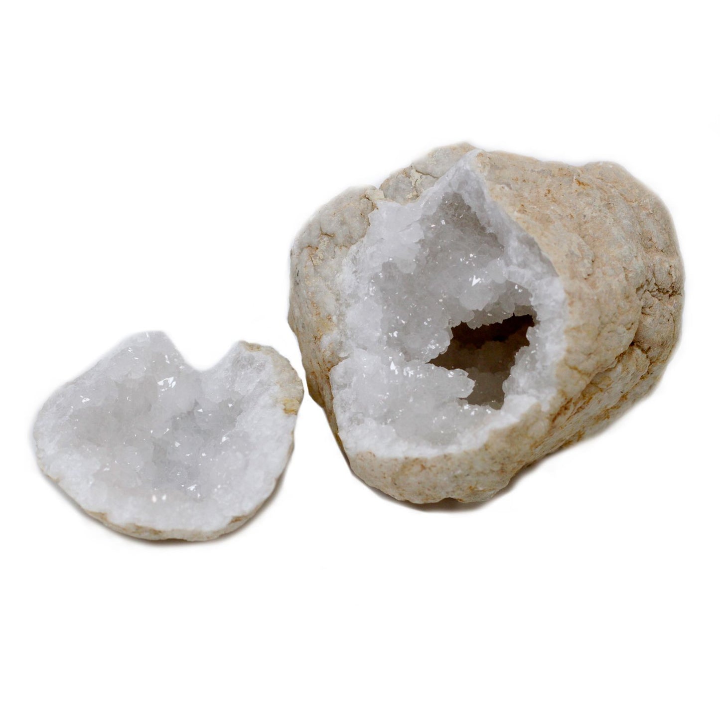 Cristales de geoda blanca en tonos beige y blanco, perfectos para decoración y colección.