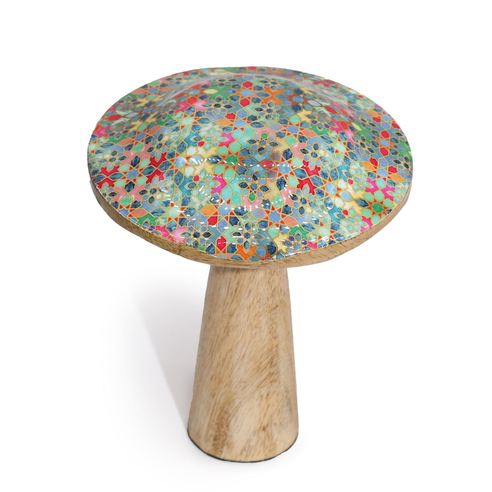 Mesa decorativa con tapa de mosaico colorido y base de madera clara, estilo moderno y artesanal.