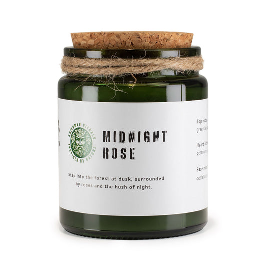 Vela verde Midnight Rose, frasco de vidrio con tapa de corcho, aromas de rosas y geranio. Perfecta para ambientar.