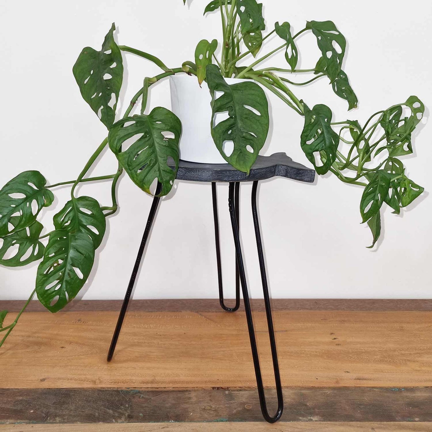 Mesa de Madera de Albasia - Grisáceo