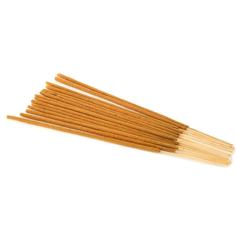 Incienso en varitas de color marrón, hecho de materiales naturales, ideal para aromaterapia y meditación.