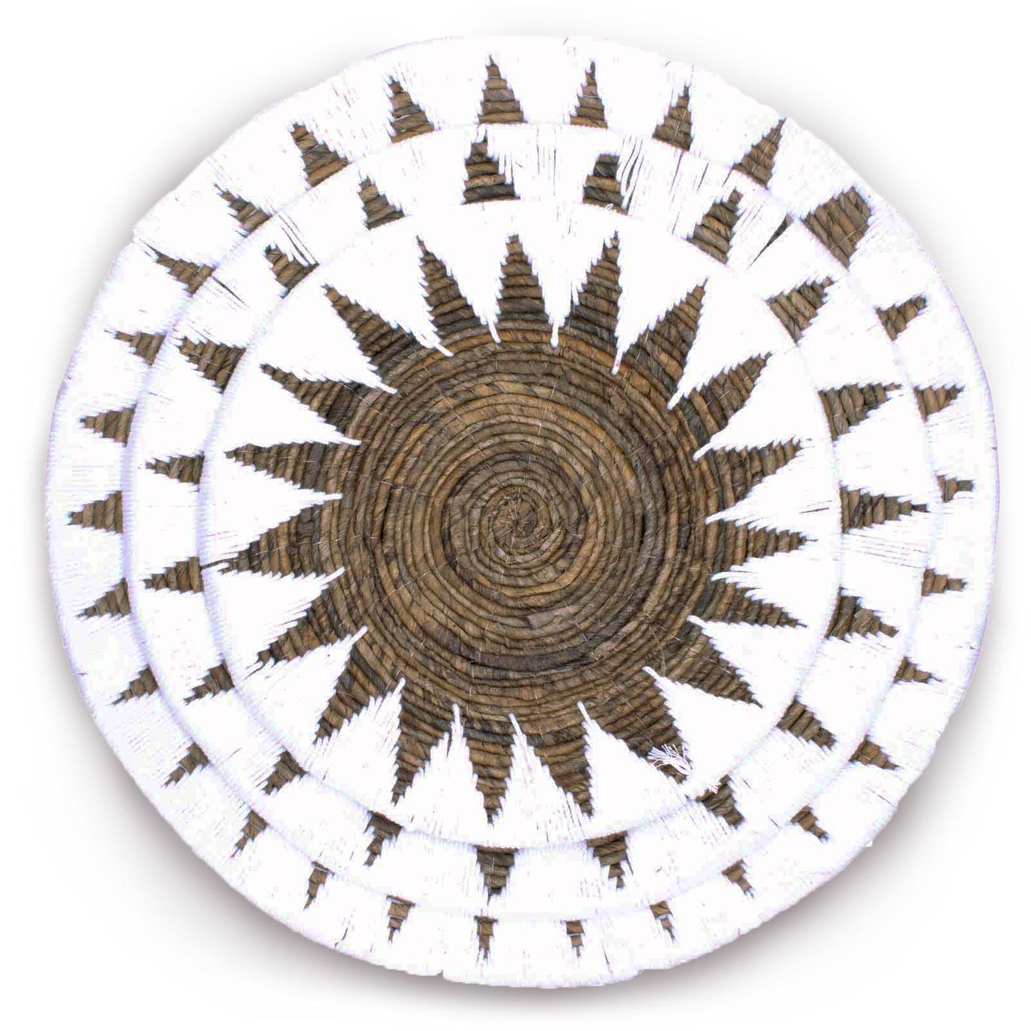 Cesta decorativa redonda de mimbre en tonos marrones y blancos, con diseño de sol moderno. Ideal para pared.