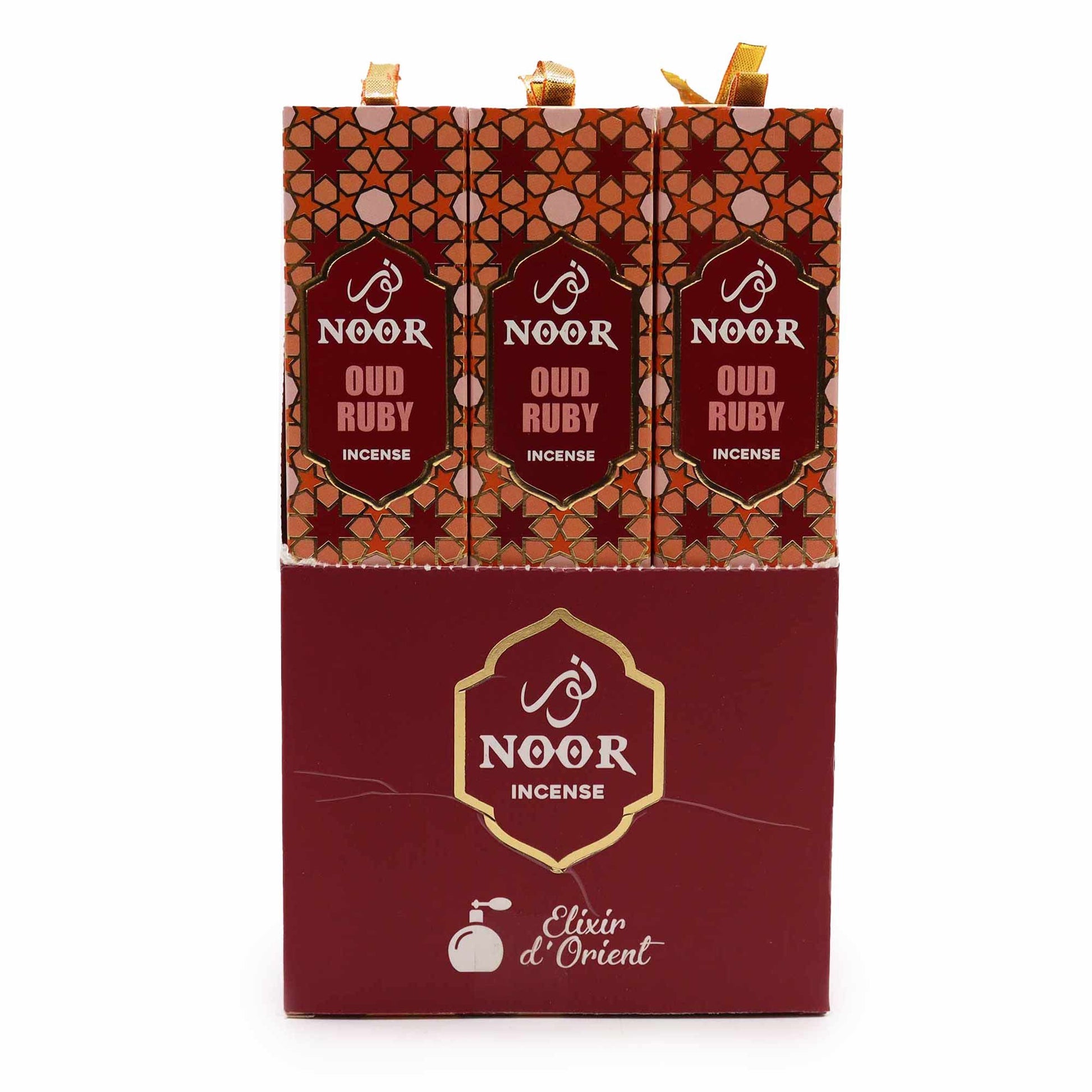 Incienso Noor Oud Ruby, 3 paquetes con diseño rojo y dorado, aroma intenso y envolvente.