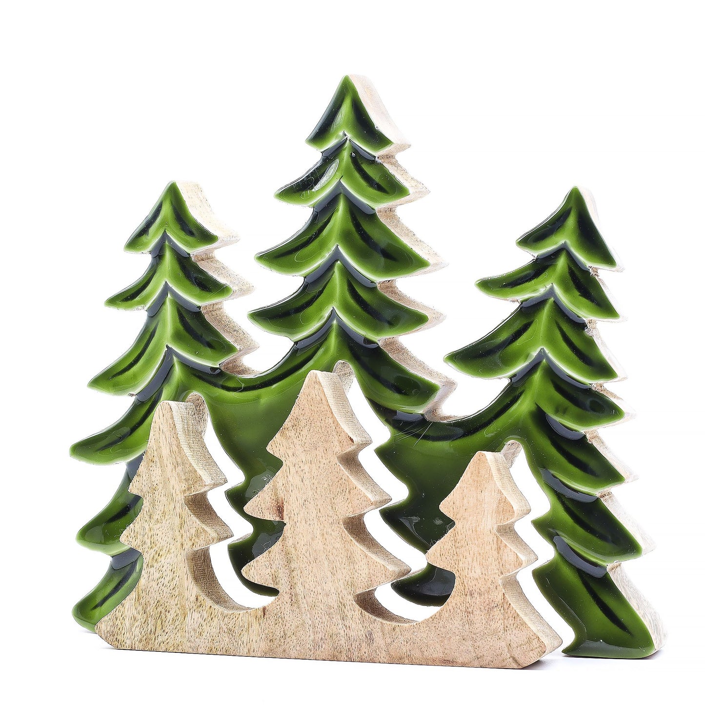 Decoración de madera con árboles verdes brillantes, estilo rústico, ideal para adornar el hogar.