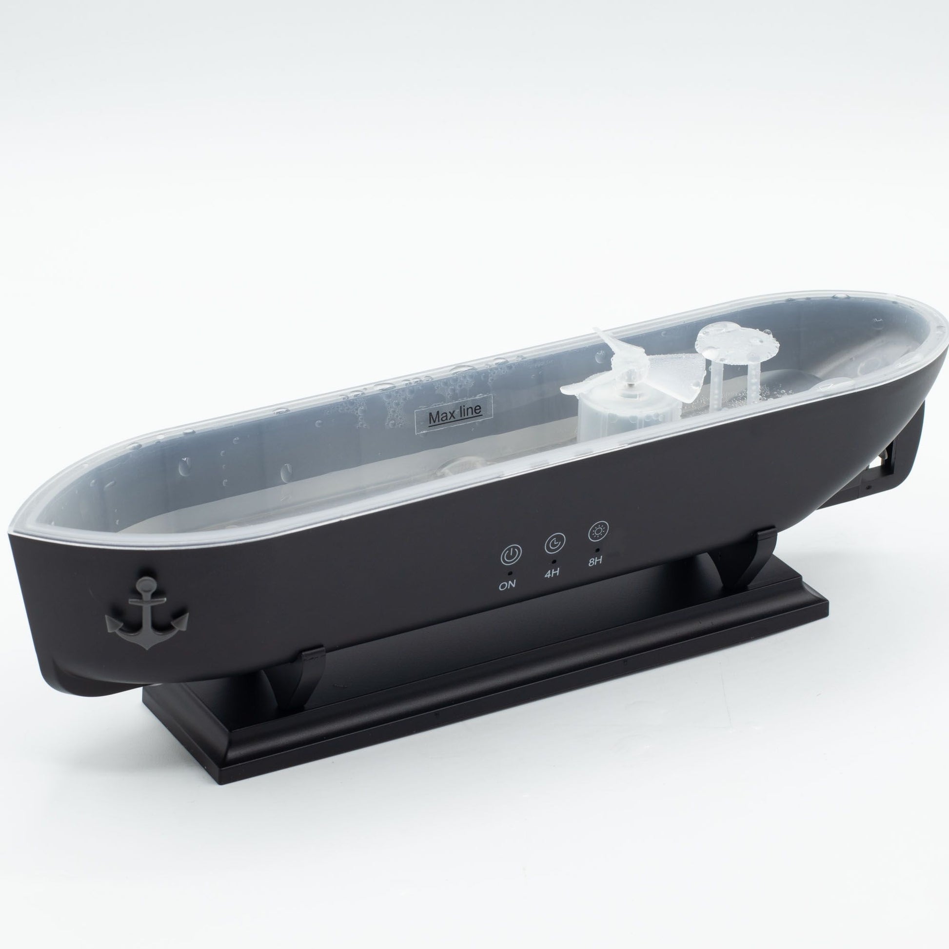 Difusor negro en forma de barco con ancla, controles táctiles y depósito interior, sobre una base rectangular.