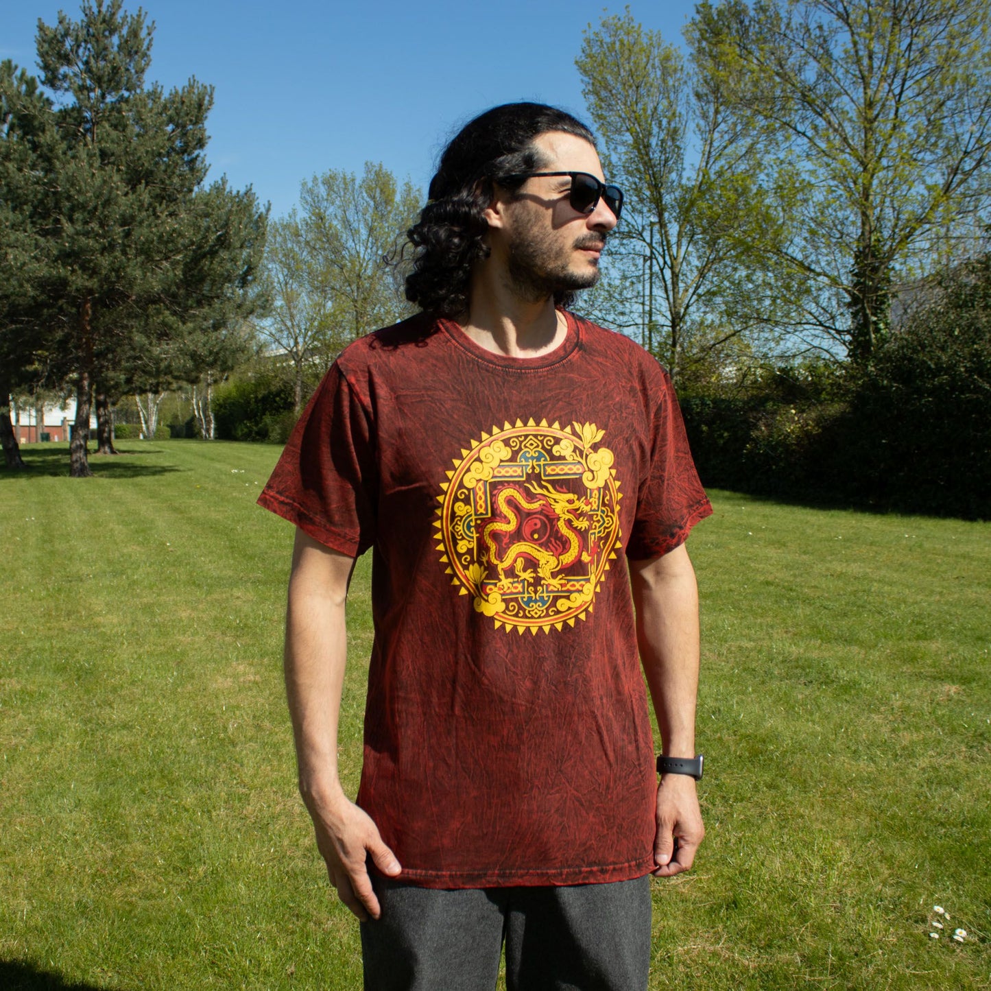 Nomad Sari Camiseta de algodón lavado a piedra - Mandala de Dragón - Granate - Mediano