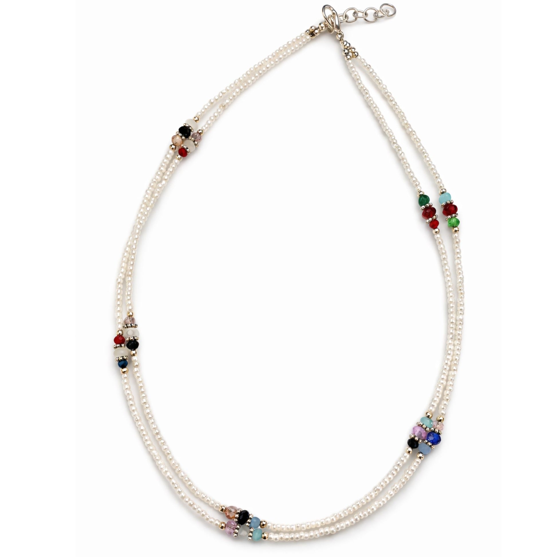 Collar de perlas blancas con cuentas de colores, estilo bohemio y elegante, ideal para ocasiones especiales.