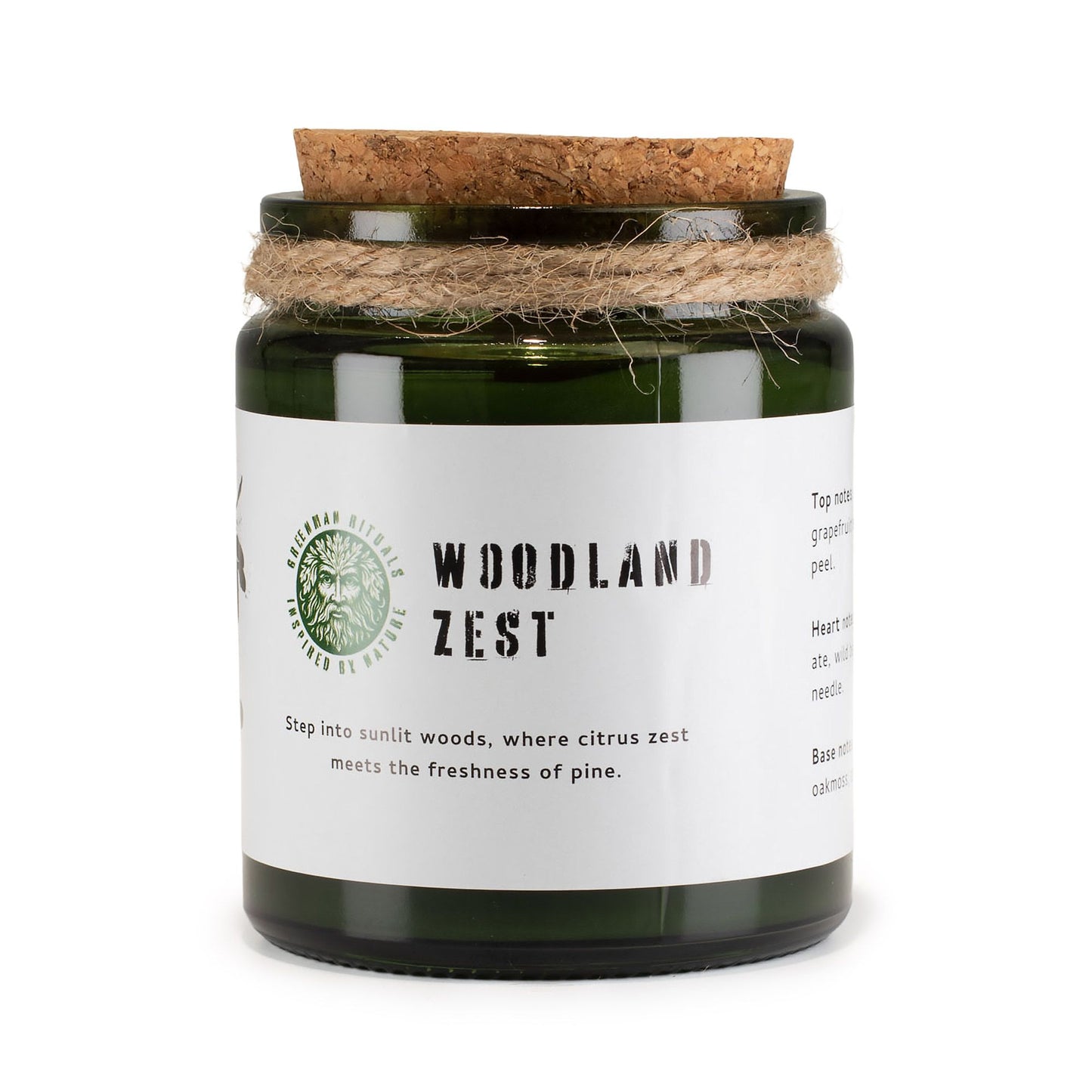 Vela aromática Woodland Zest en frasco verde, con tapa de corcho y cuerda, fragancia a cítricos y pino.