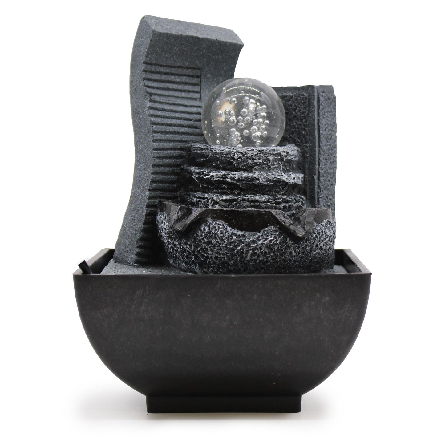 Fuente de agua decorativa en tonos gris oscuro, material de resina, estilo moderno y minimalista. Ideal para interiores.