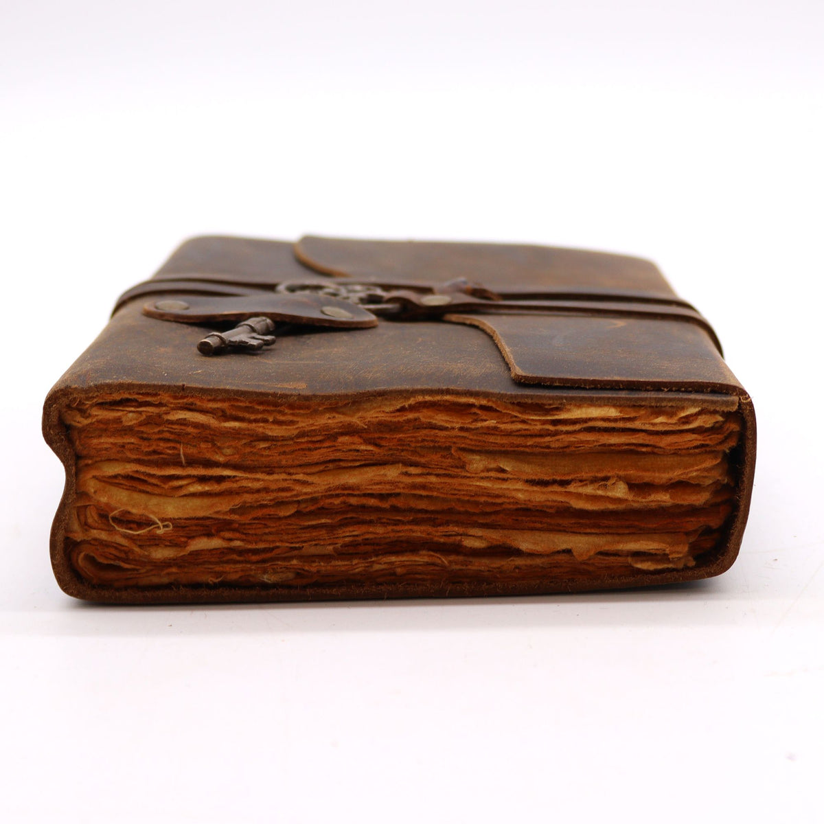 Diario de piel engrasada con llave.