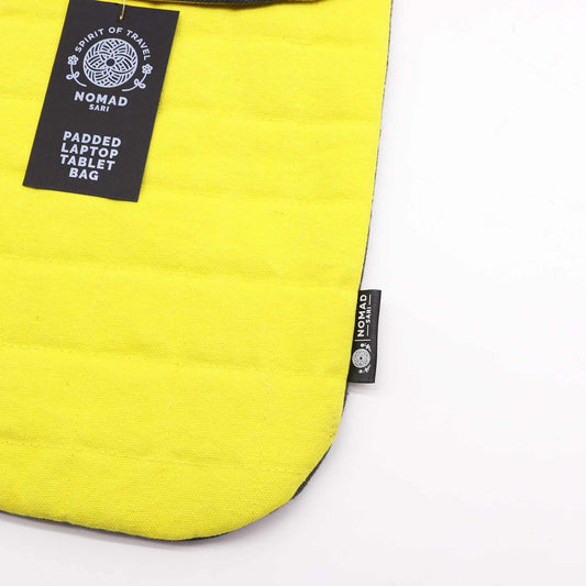 Bolsa para tablet acolchada en amarillo y negro, material durable, estilo moderno y práctico de Nomad.