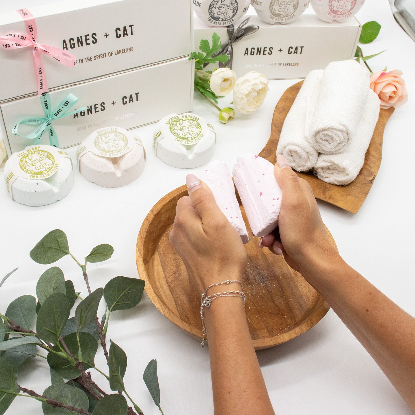 Conjunto de regalo de bombas de baño floral y cítricas de Agnes + Cat