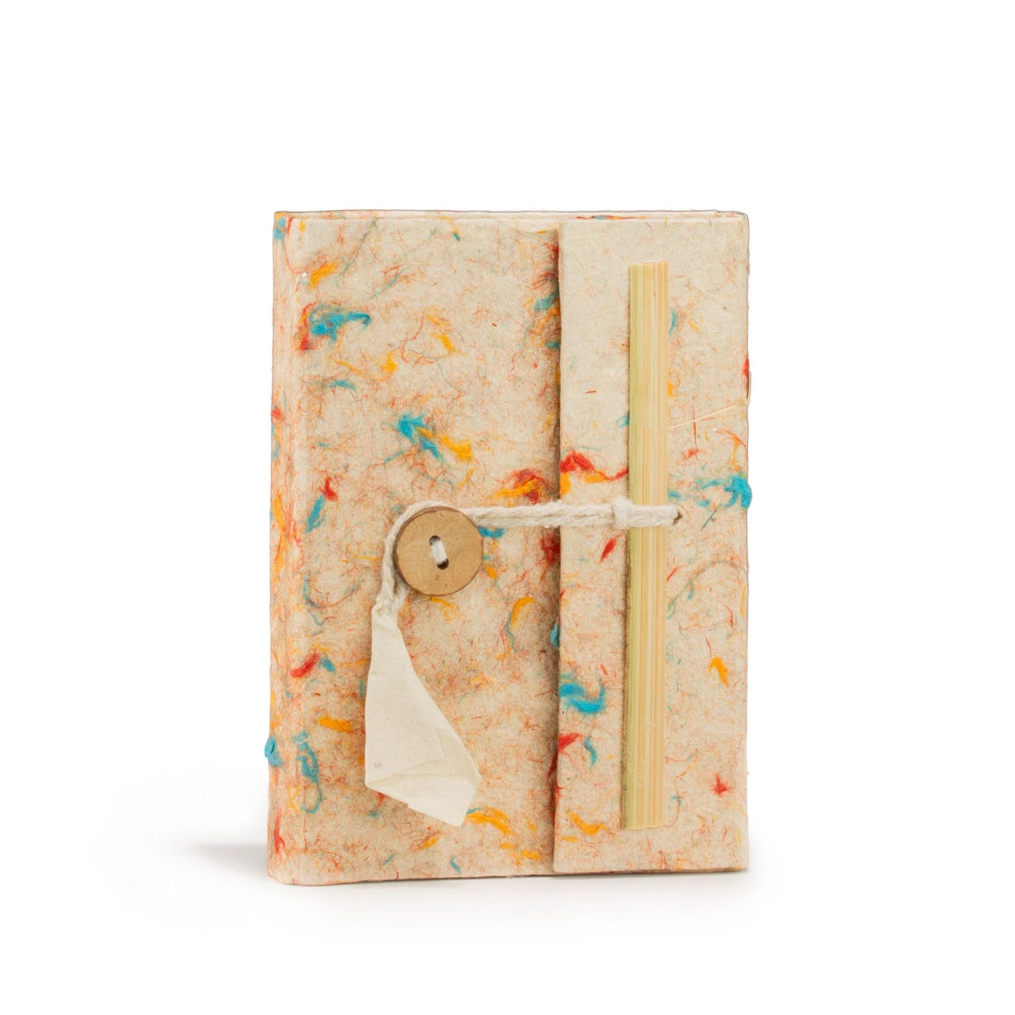 Cuaderno artesanal en papel decorado con colores vibrantes y cierre de cuerda, estilo bohemio.