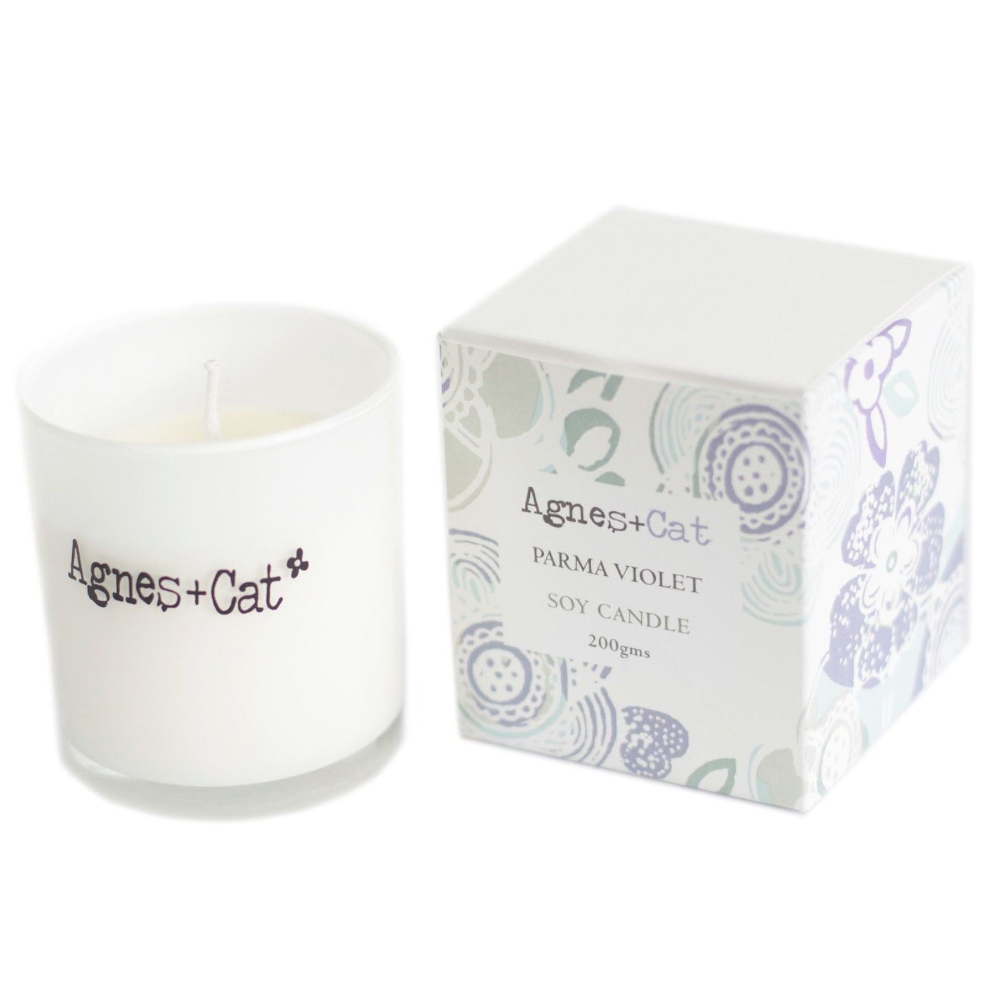 Vela de soja blanca "Parma Violet" de Agnes + Cat en envase elegante, 200 g, con aroma floral.
