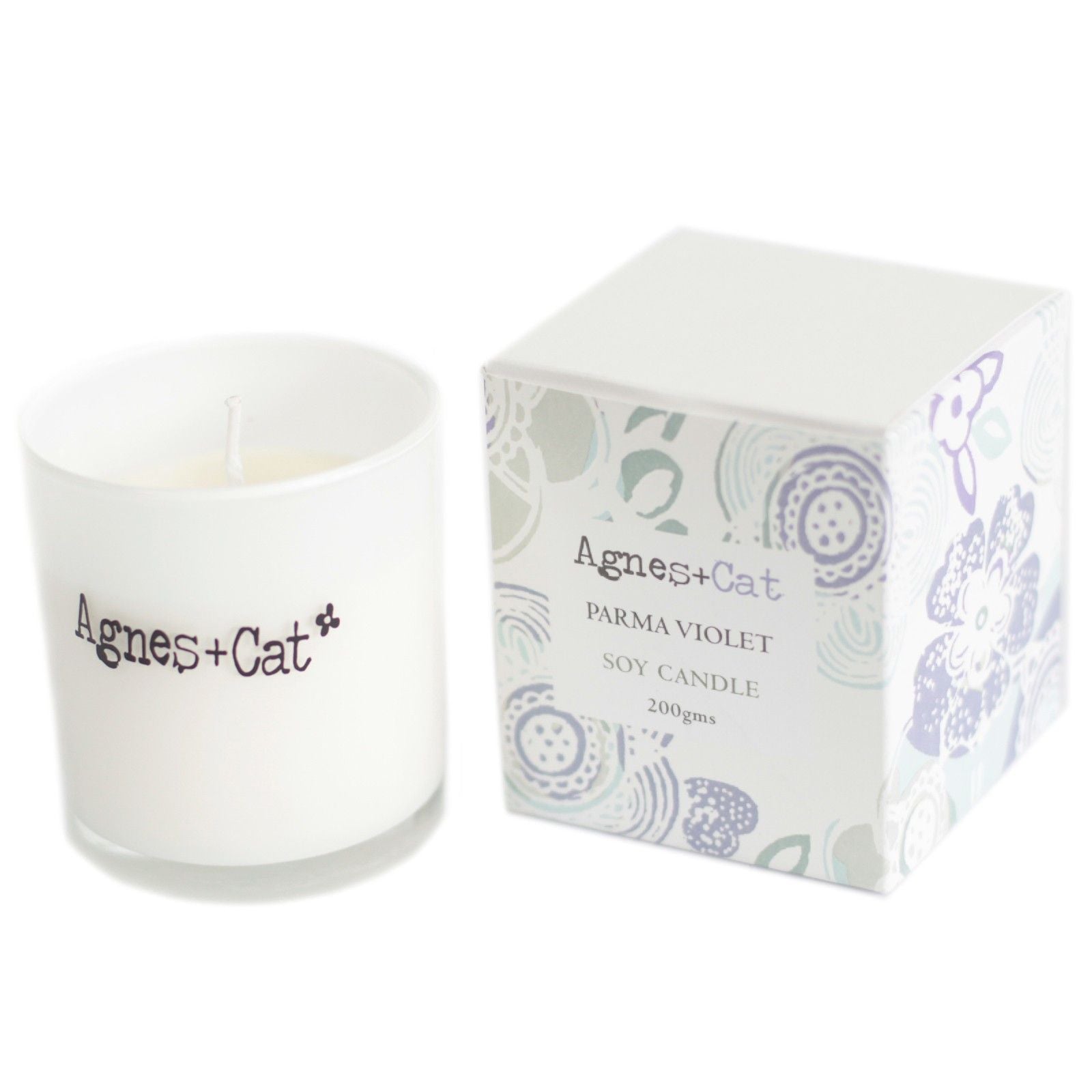 Vela de soja blanca "Parma Violet" de Agnes + Cat en envase elegante, 200 g, con aroma floral.