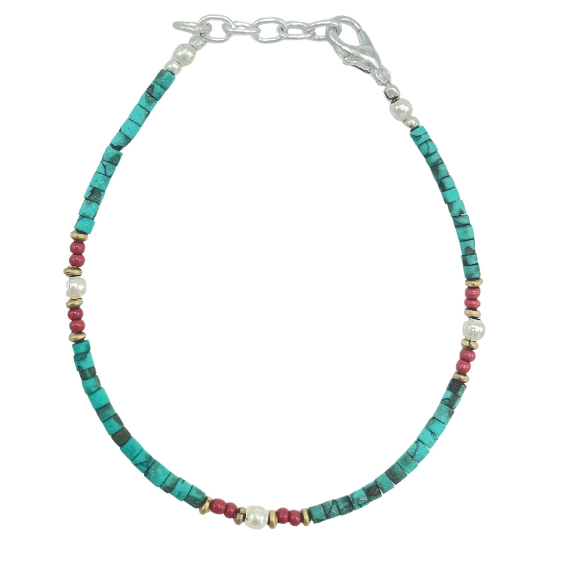 Collar de piedras turquesas y rojas con perlas blancas, estilo bohemio, cierre de plata.