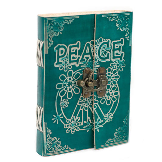 Diario decorativo verde agua con diseño floral y cierre metálico, estilo bohemio.