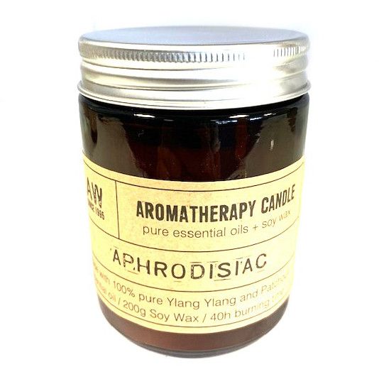 Velita aromática de cera de soya, aceite de ylang y patchouli, frasco marrón, 200 g, 40 horas de fragancia.