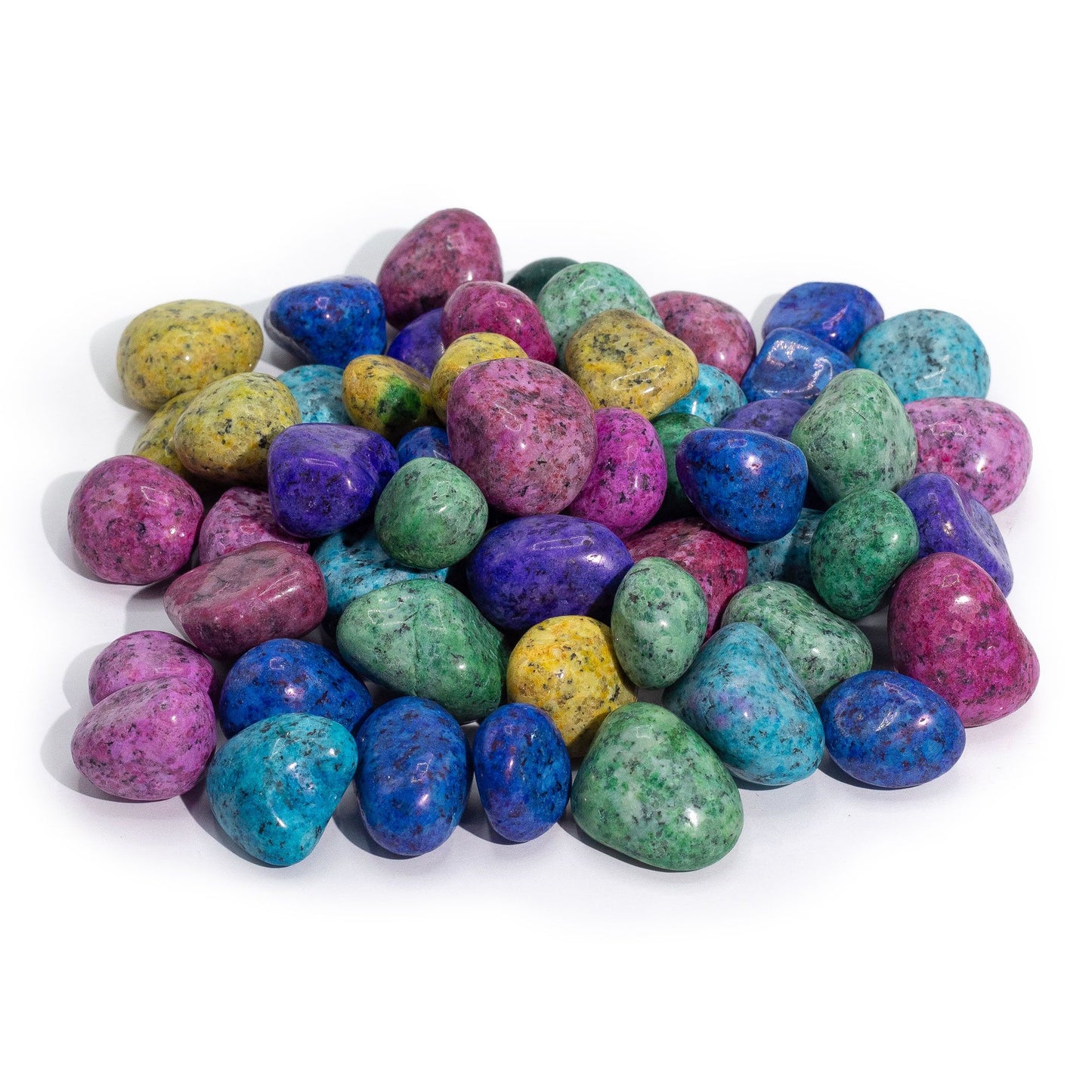 Piedras decorativas de colores vibrantes en tonos púrpura, verde, azul y amarillo, perfectas para manualidades.
