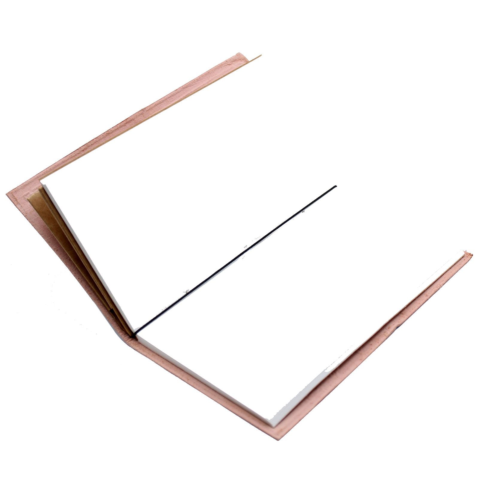 Cuaderno en color rosa con tapas de cuero y hojas en blanco, estilo elegante y minimalista, ideal para escribir.