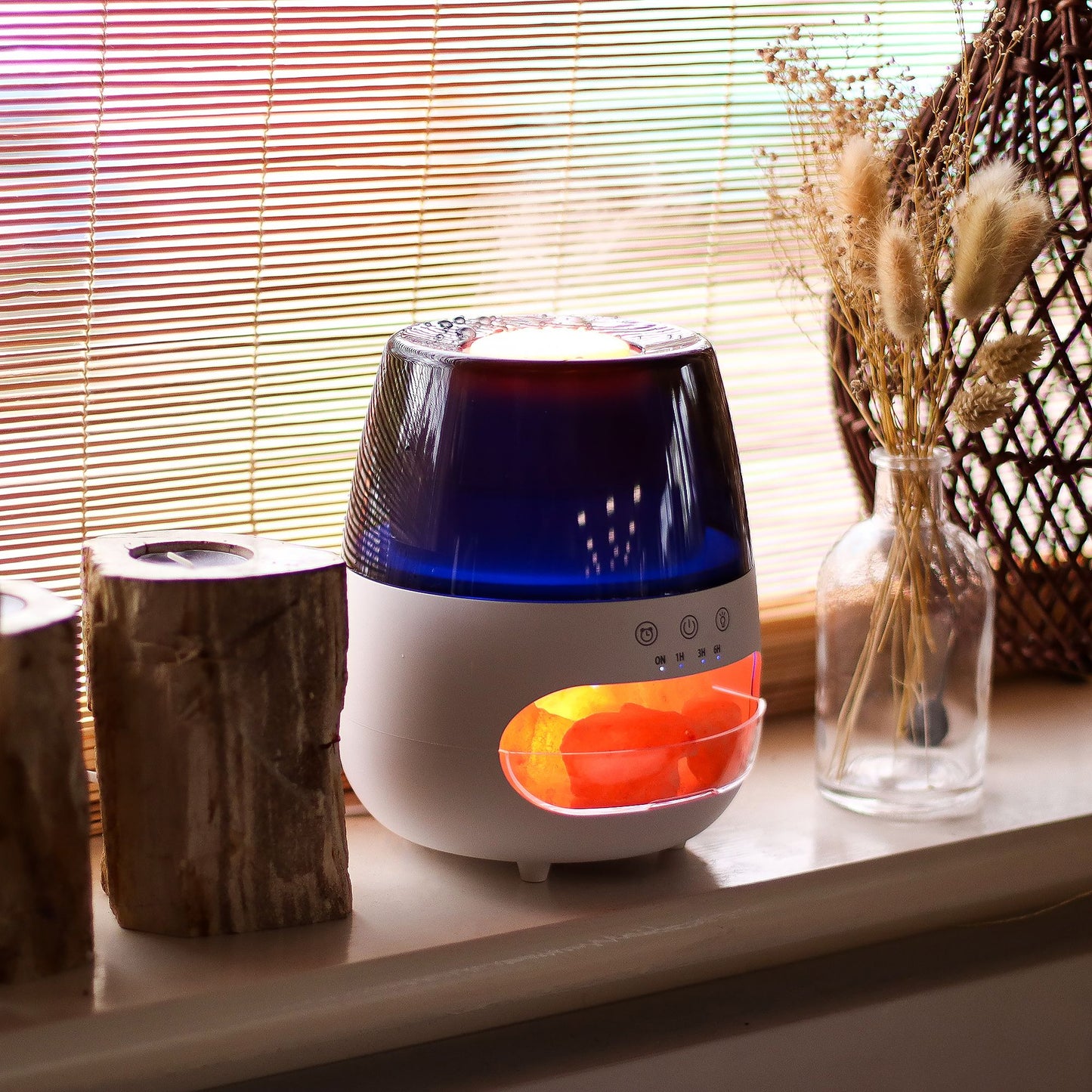 Difusor USB blanco con cúpula azul, base con piedras de sal iluminadas, botones de temporizador y vapor suave.