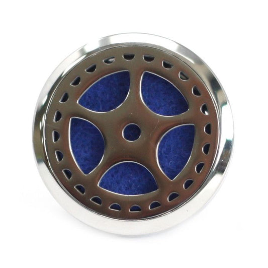Difusor de aromaterapia para coche, 30mm, metal plateado brillante con diseño de rueda y fieltro interior azul oscuro.