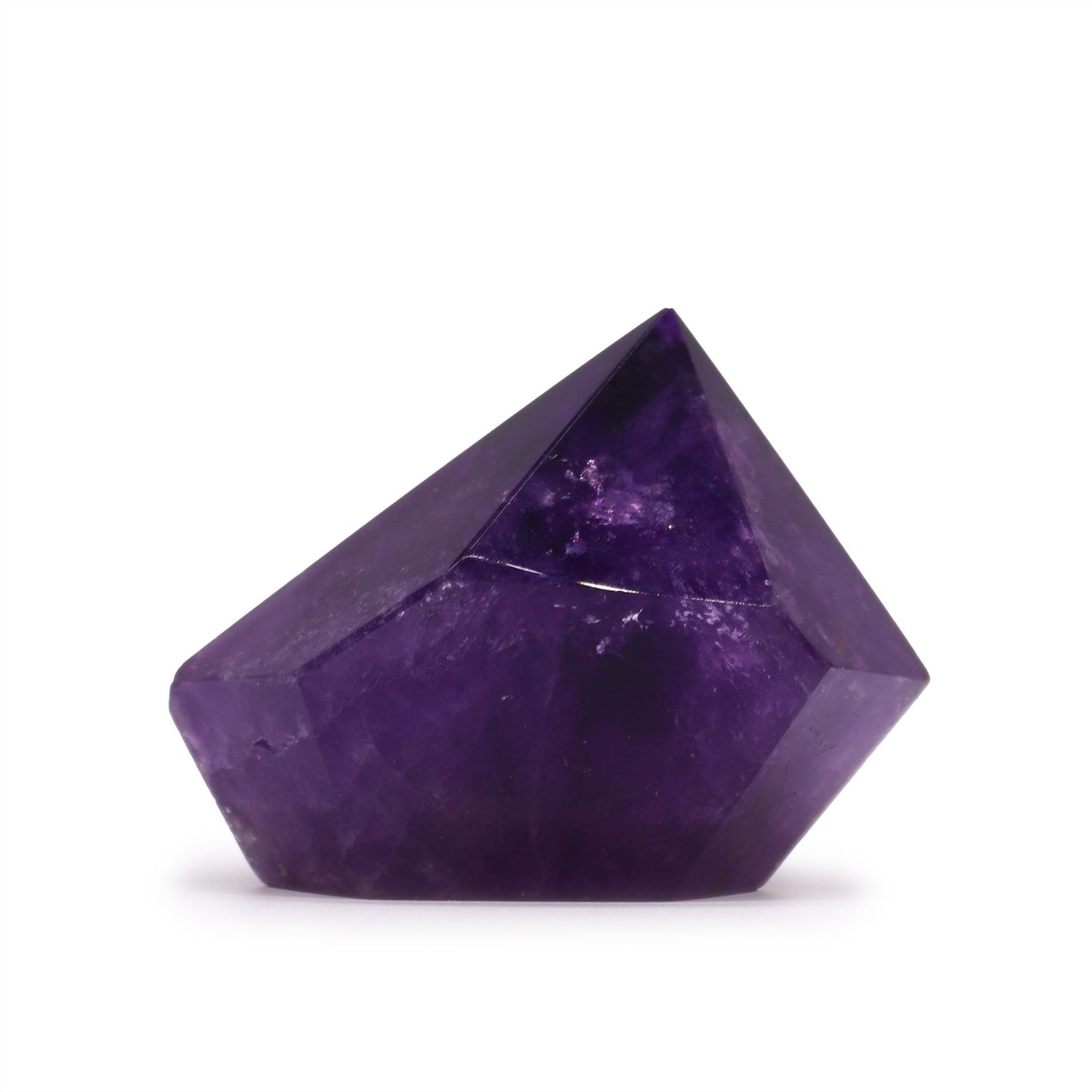 Cuarzo amatista morado, forma cristalina, superficie brillante, ideal para decoración o colección de minerales.