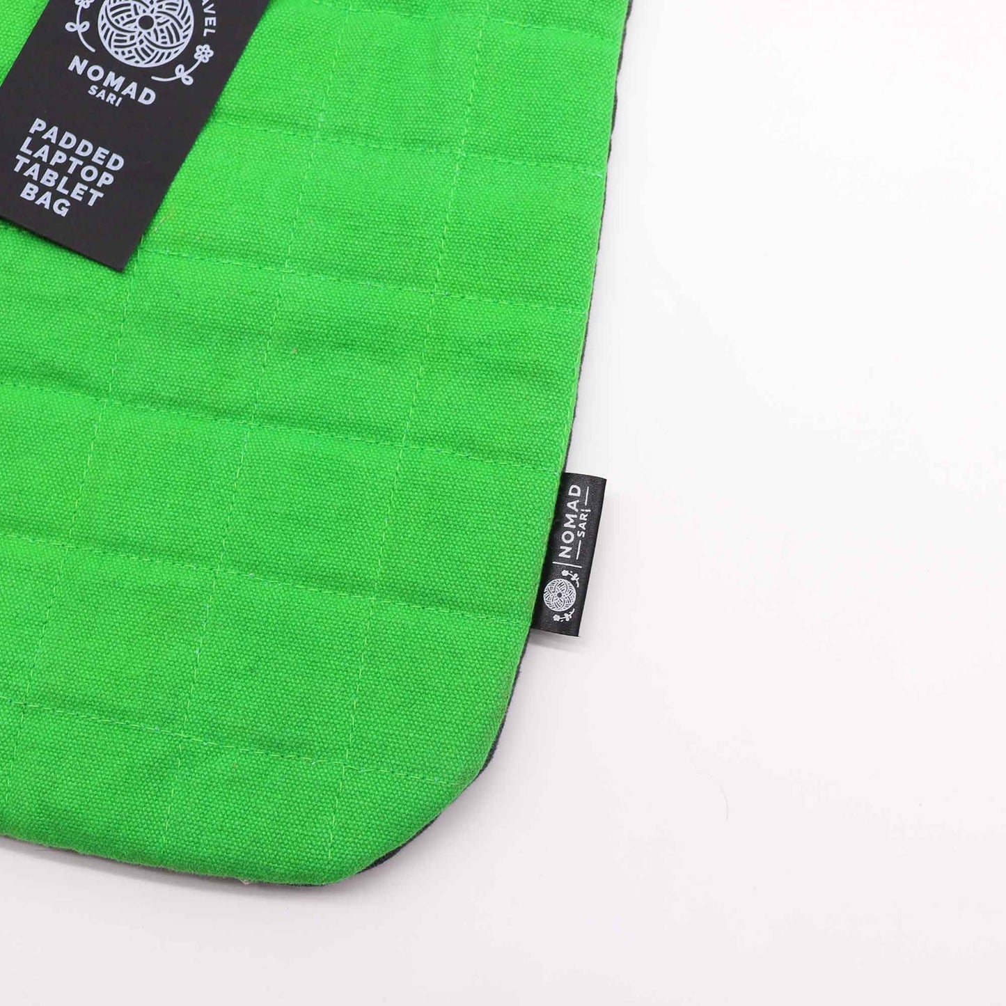 Funda acolchada para tablet en verde brillante, material resistente, estilo moderno y elegante.