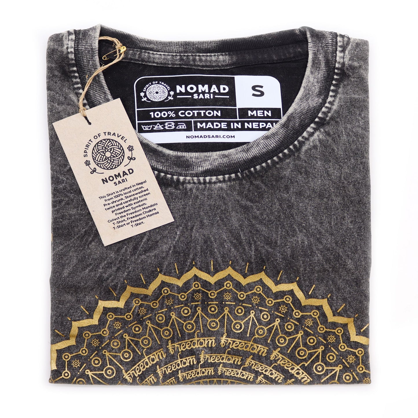 Camiseta negra de algodón 100% con diseño dorado, estilo moderno, tallas para hombre. Hecha en Nepal.