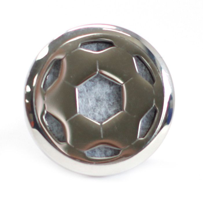 Difusor de aromaterapia para coche, acero inoxidable plateado de 30 mm con diseño calado de balón de fútbol.