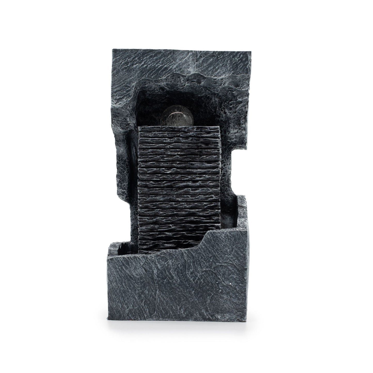 Fuente decorativa de piedra negra con capas texturizadas y detalles en gris, ideal para interiores modernos.
