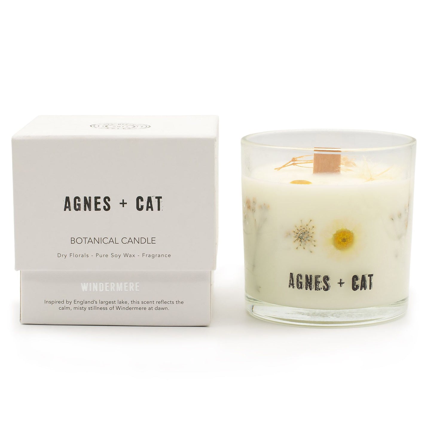 Vela botánica Agnes + Cat, cera de soja pura, flor seca, vidrio transparente, aroma fresco, diseño elegante.