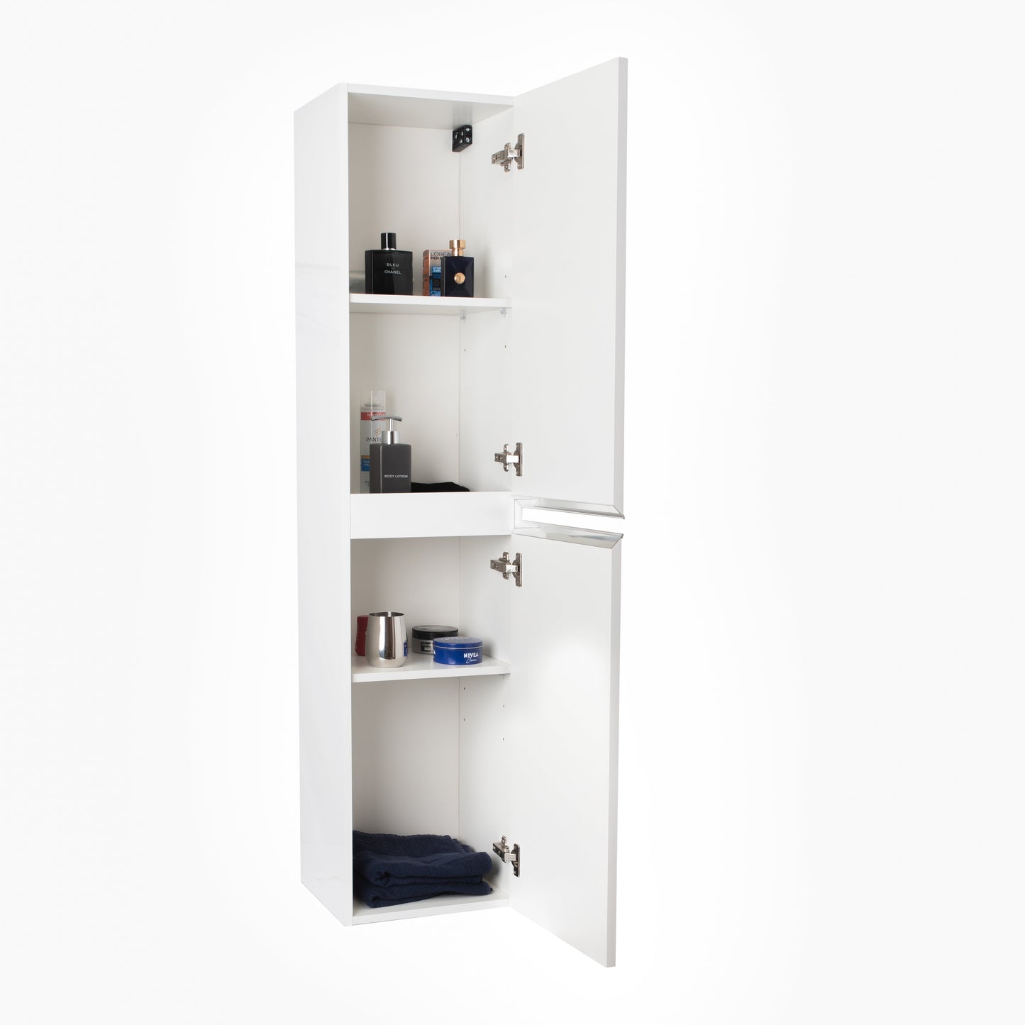 Detalle del cierre amortiguado y tirador cromado – pilar blanco brillo