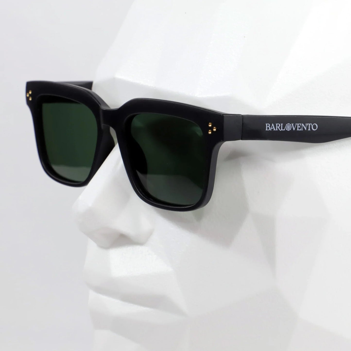 Boadella · gafas de sol rectangulares negras con lentes verdes