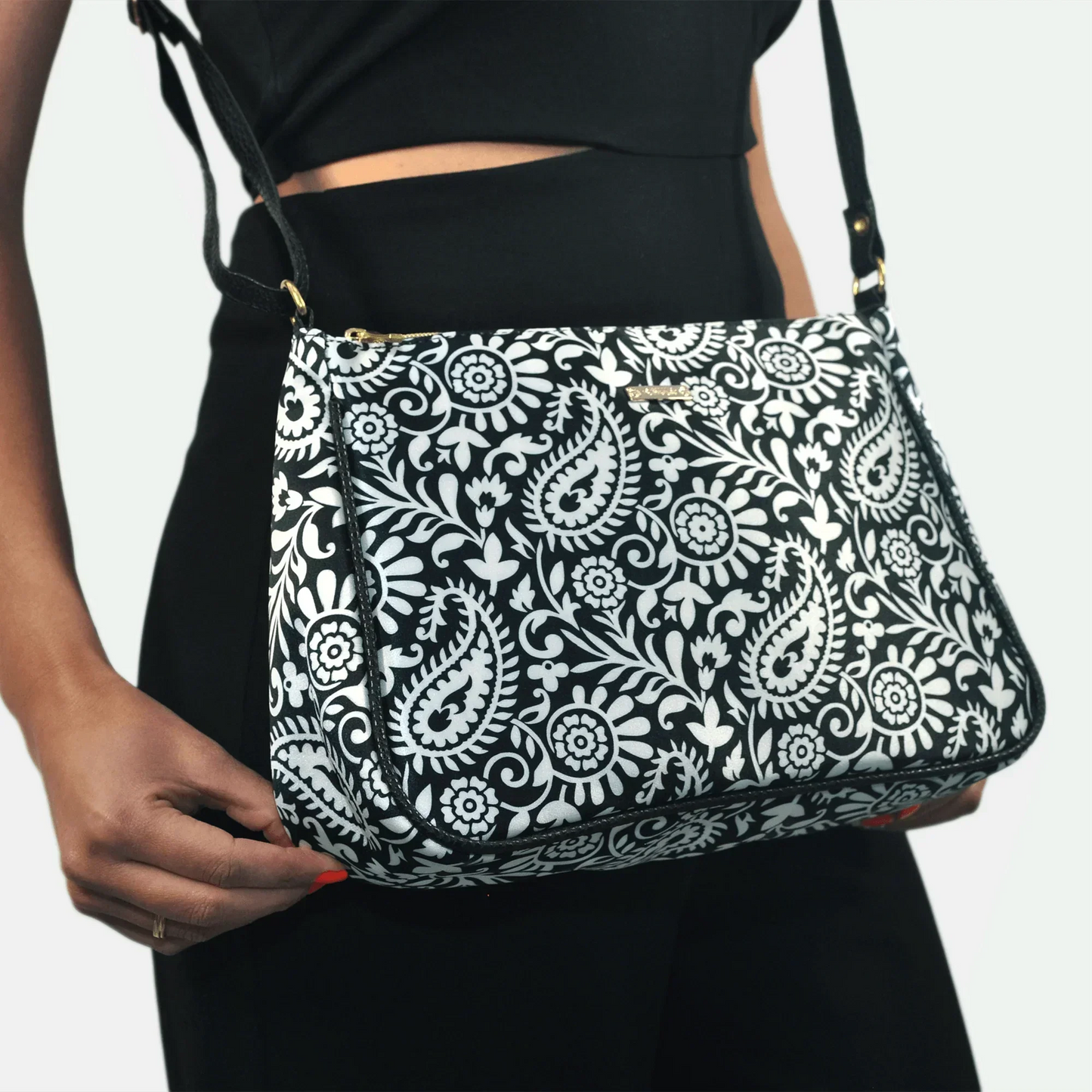 Bolso bandolera mediano Iliana Shoulder Garigol negro | CHULA Tulum