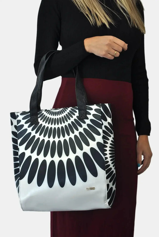 Bolso de Mujer Tote Shopper Grande Opal Pétalos Negros | CHULA Tulum