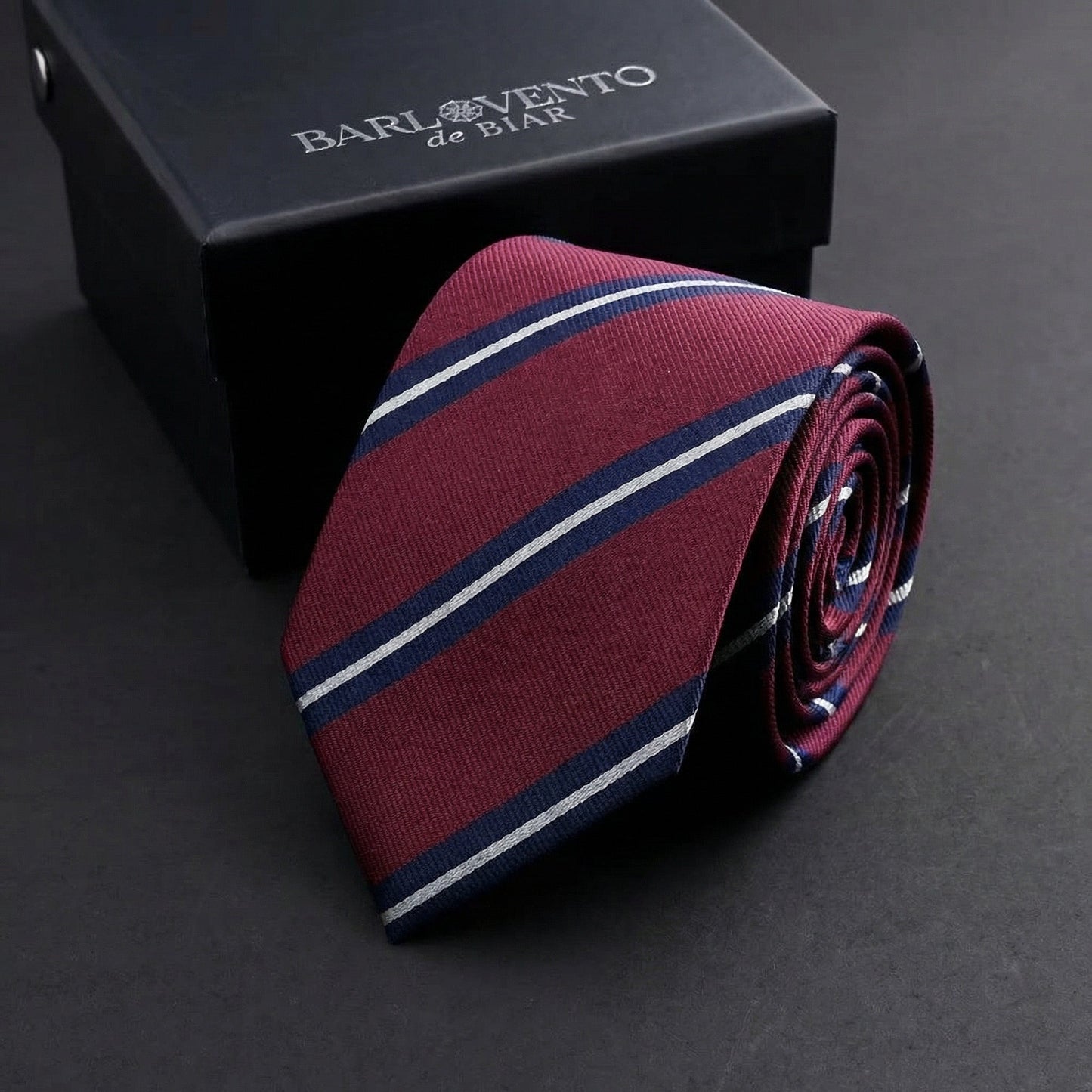 Buckingham · corbata color granate 100% seda con rayas azul marino y blancas