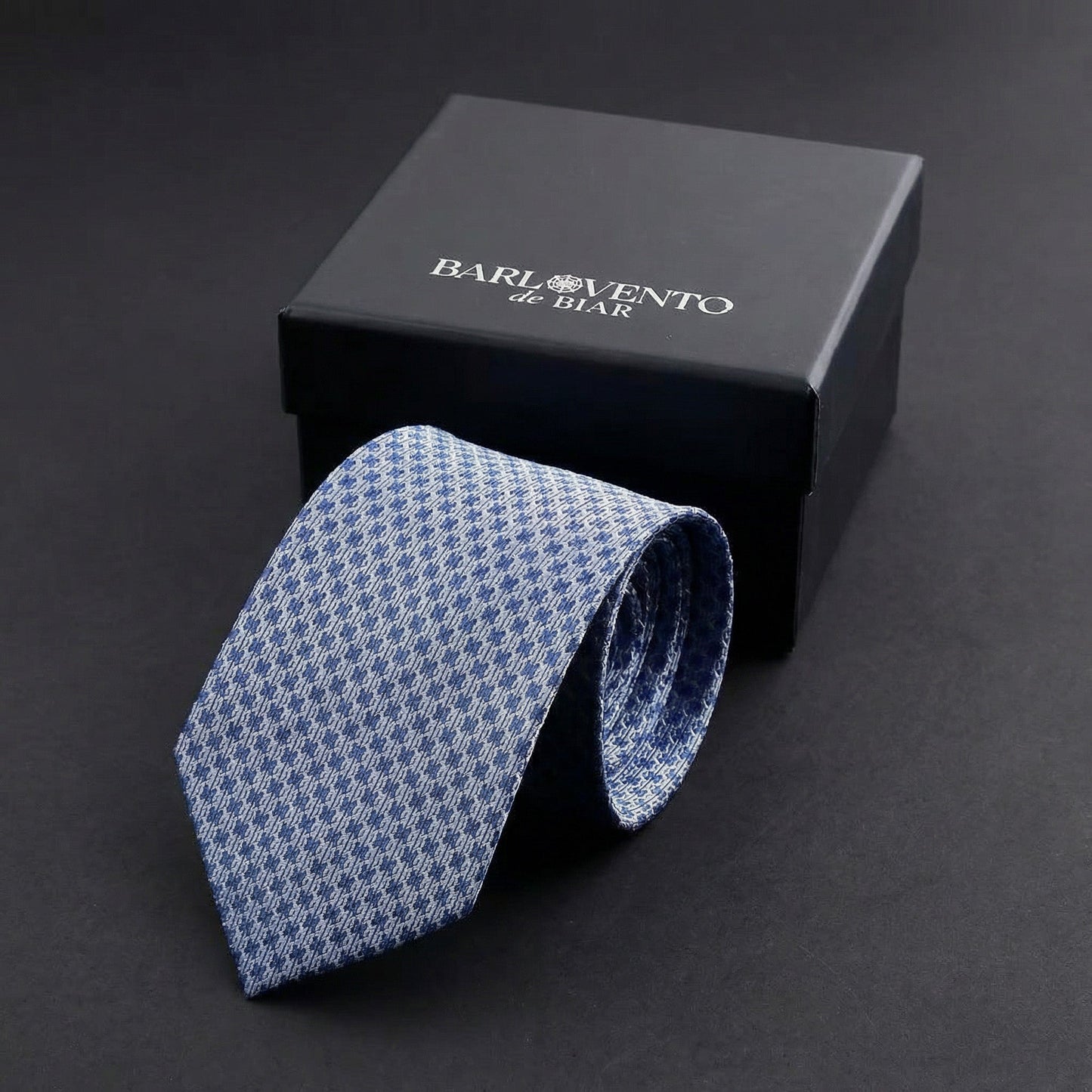 Ravello · Corbata azul marino 100% seda estilo italiano con microestampado geométrico