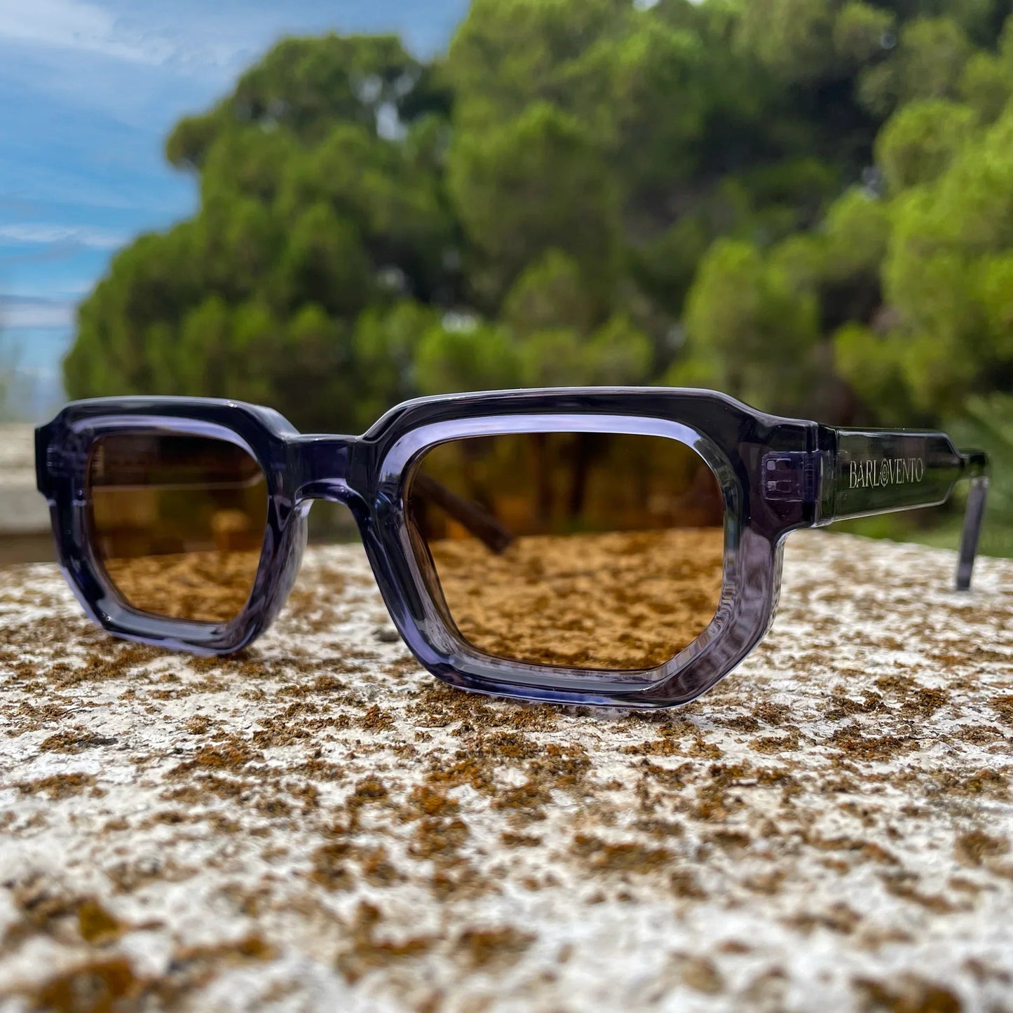 Carabassí · llamativas gafas de sol azules con lentes marrones