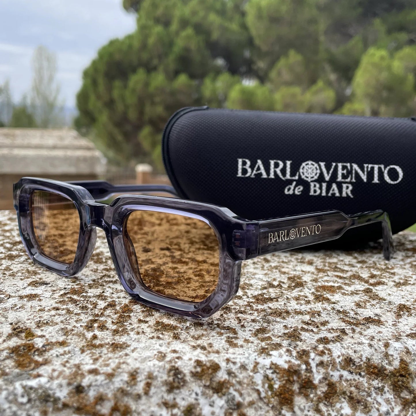 Carabassí · llamativas gafas de sol azules con lentes marrones