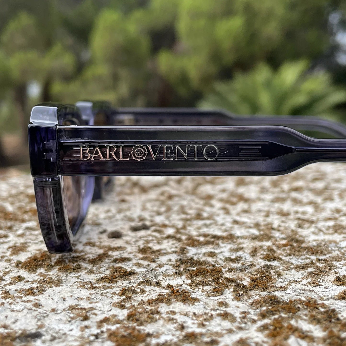 Carabassí · llamativas gafas de sol azules con lentes marrones