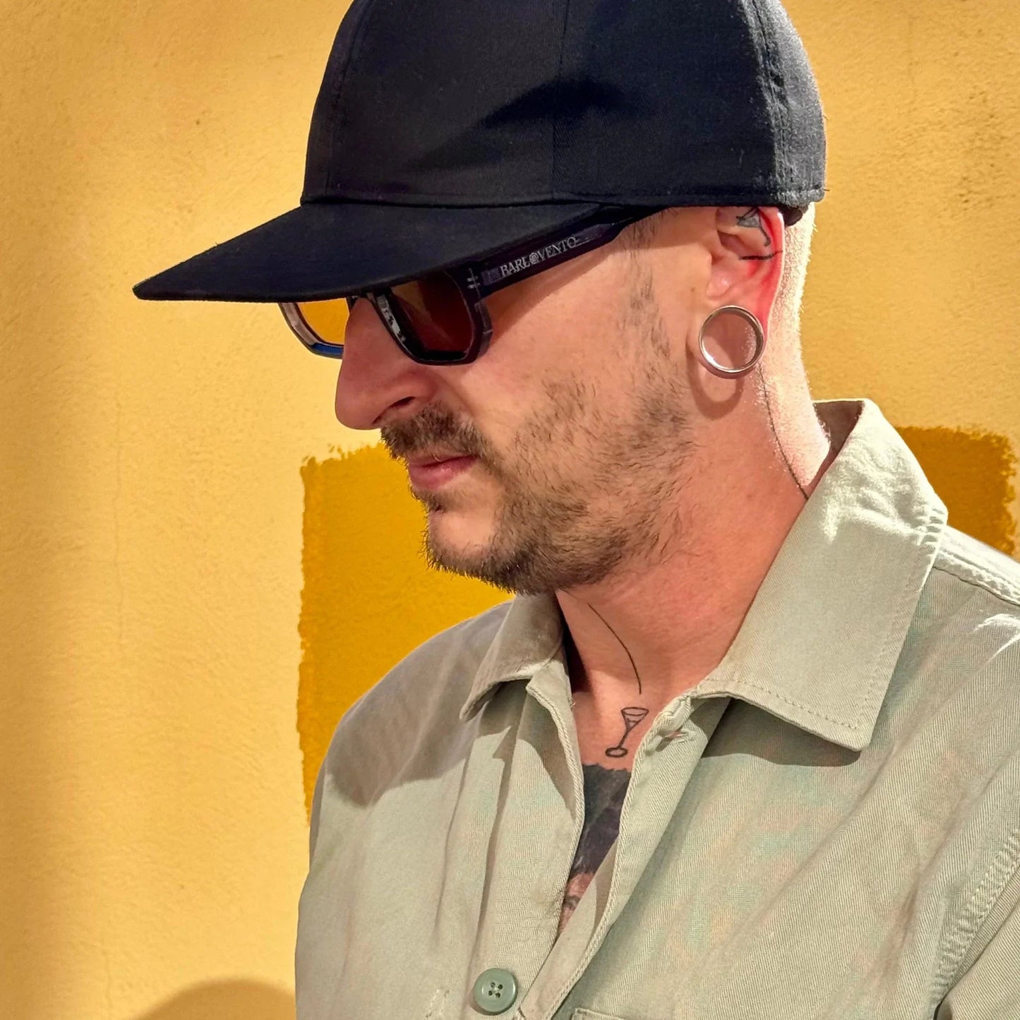 Carabassí · llamativas gafas de sol azules con lentes marrones