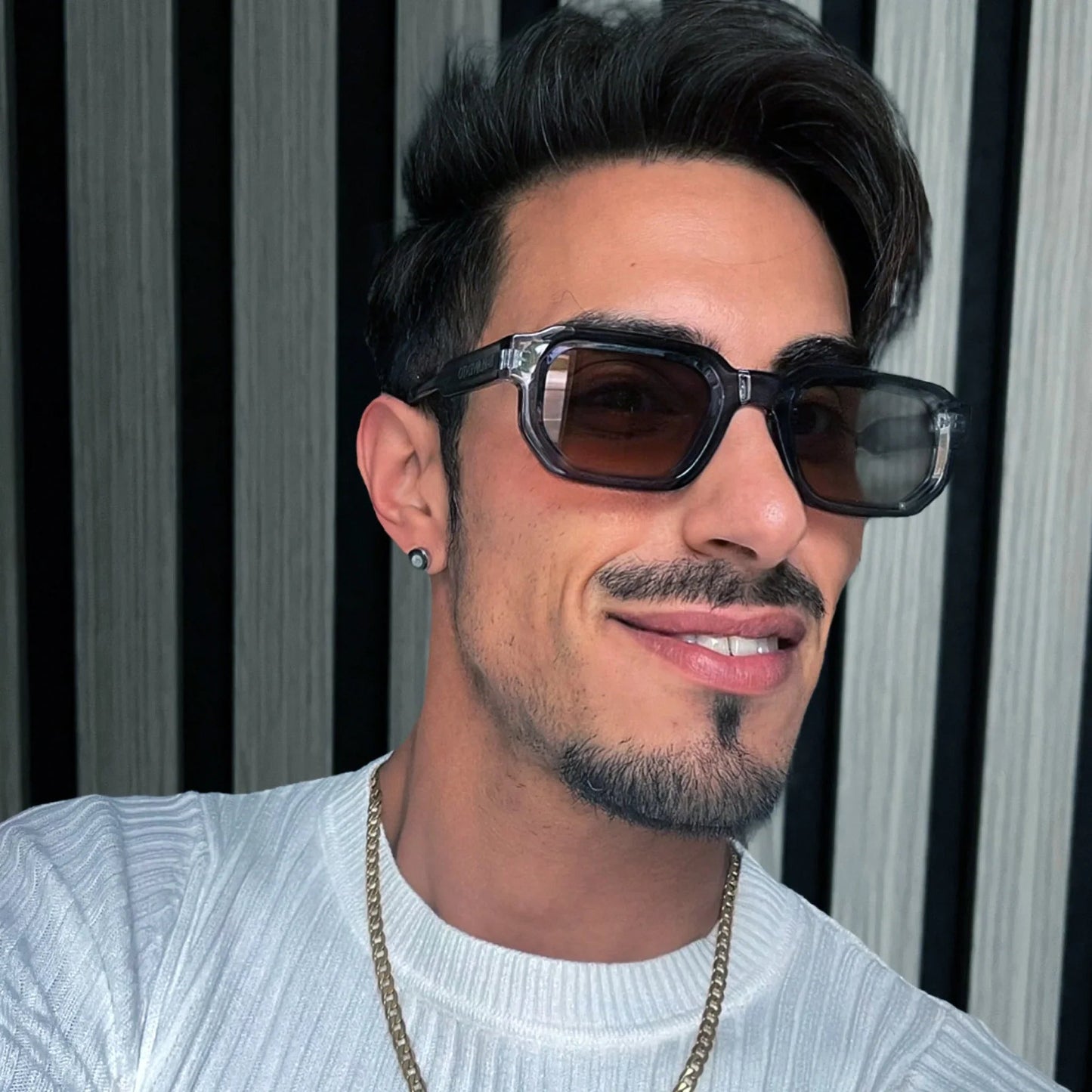 Carabassí · llamativas gafas de sol azules con lentes marrones