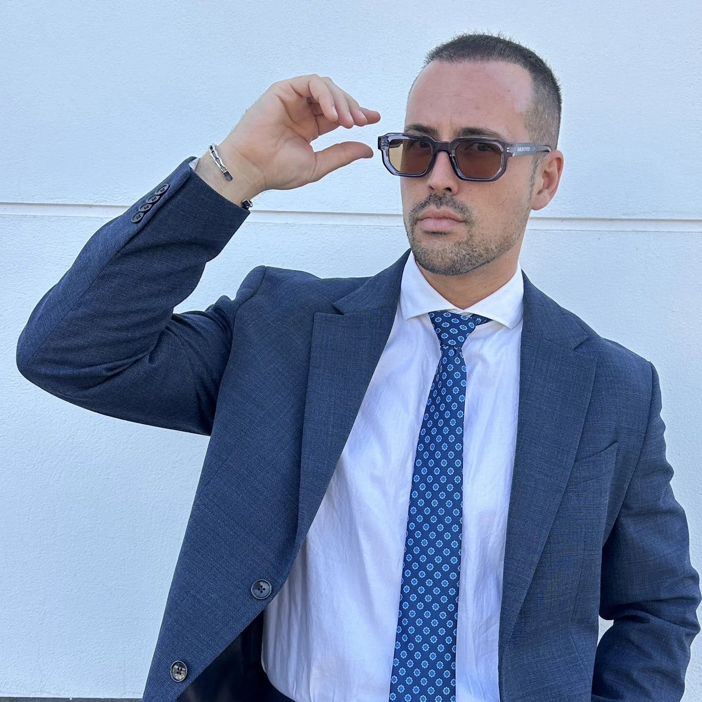 Carabassí · llamativas gafas de sol azules con lentes marrones