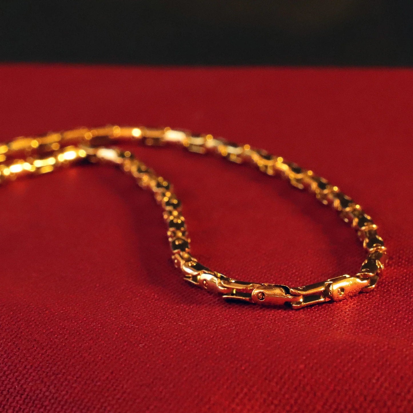 Collar Zerion Oro · Collar eslabones enchapado en oro 18k