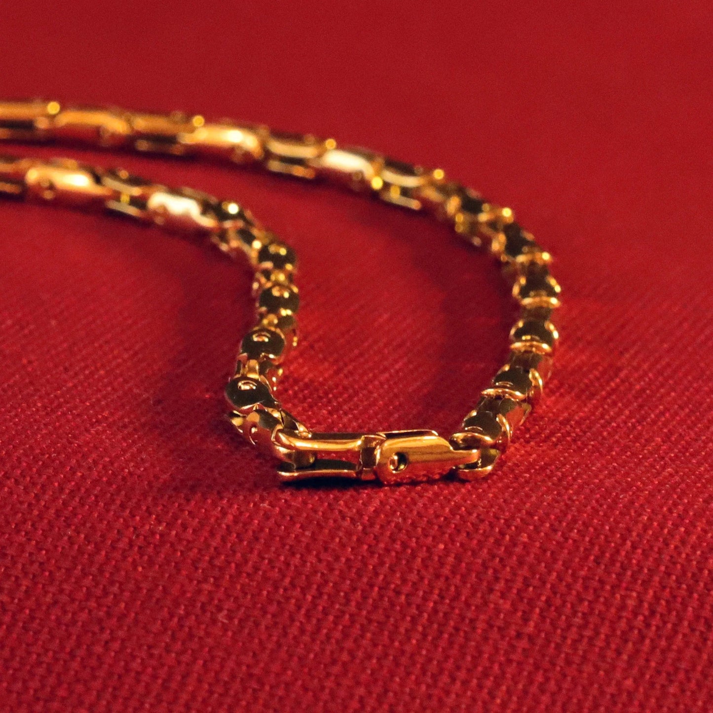 Collar Zerion Oro · Collar eslabones enchapado en oro 18k