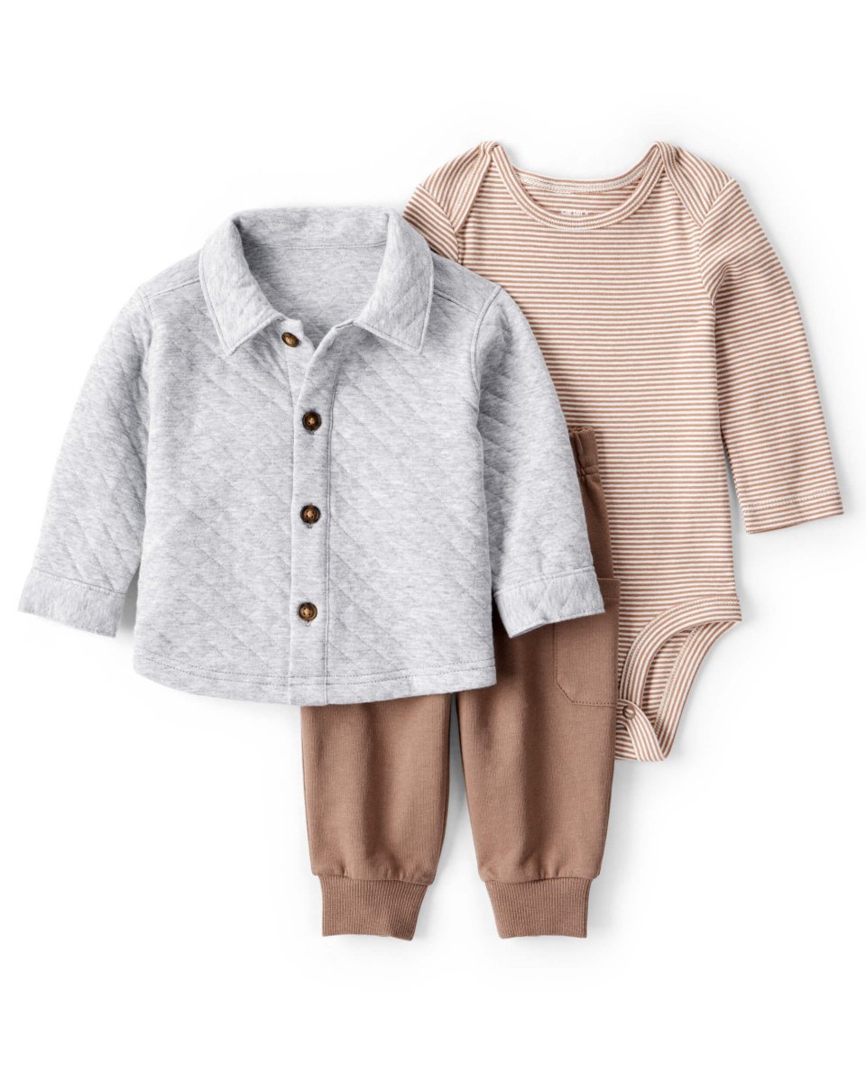 Conjunto tres piezas con cárdigan acolchado, body de rayas y pantalón