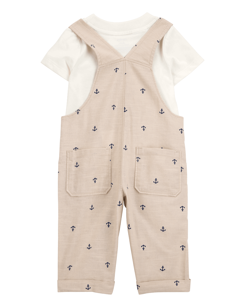 Conjunto de dos piezas con camiseta con ancla y peto