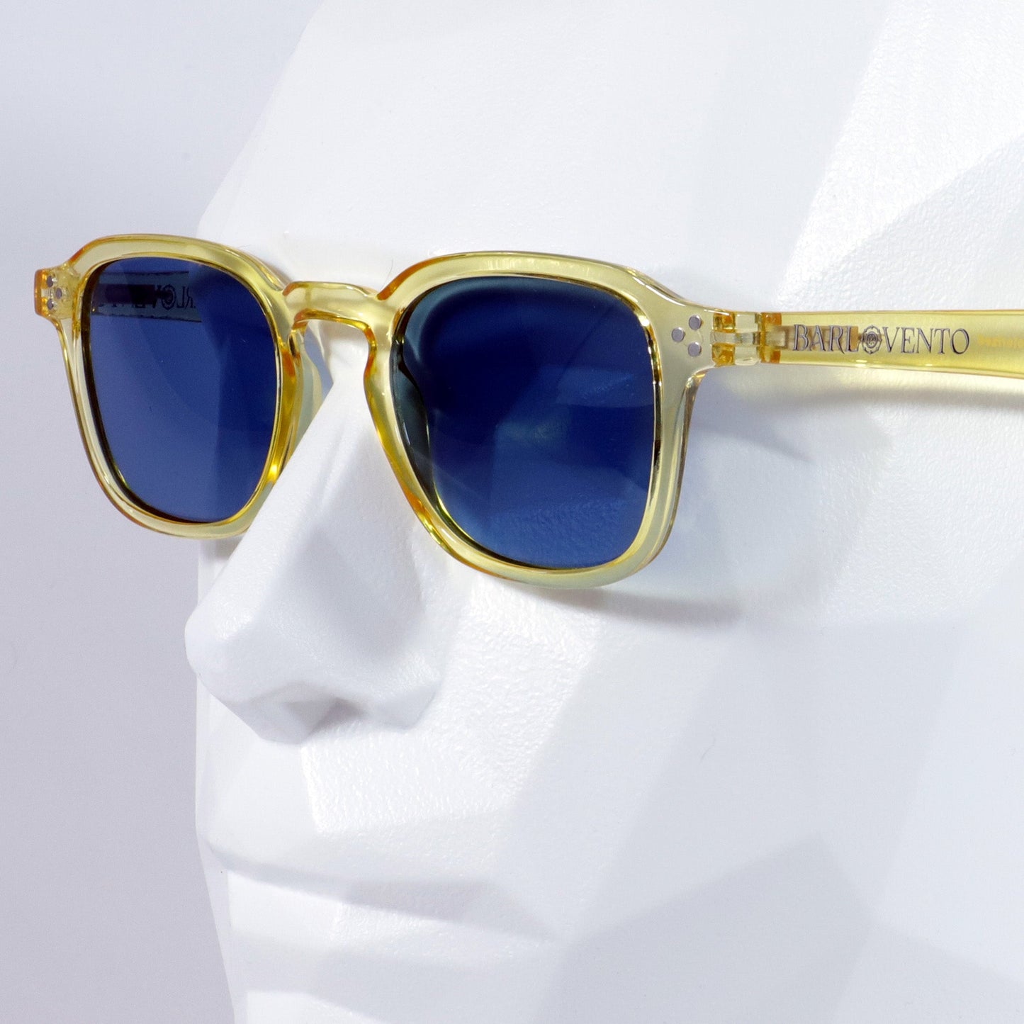 Cortadura · gafas de sol color crema cristal con lentes azules