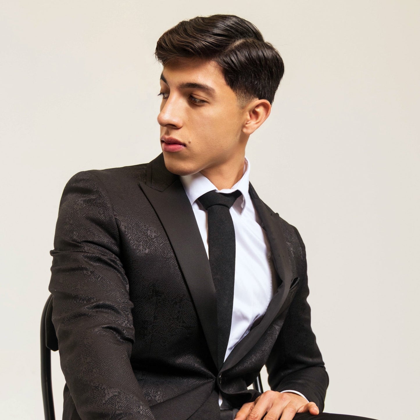 Dala · corbata negra suave
